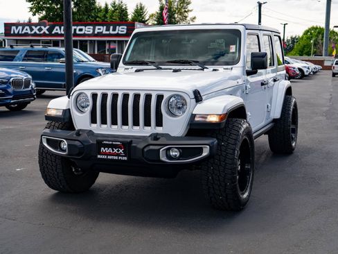 Used 2018 Jeep Wrangler Unlimited Sahara w/ Uconnect 4C Nav & Sound Group AWD/4WD image 4