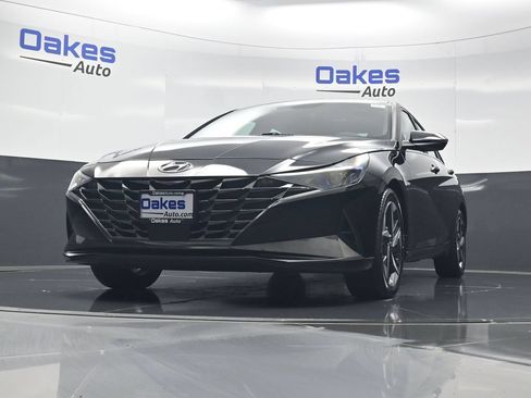 Used 2022 Hyundai Elantra SEL w/ Convenience + Premium Package FWD image 41