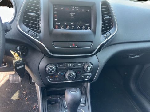 Used 2019 Jeep Cherokee Latitude w/ Popular Appearance Group image 20