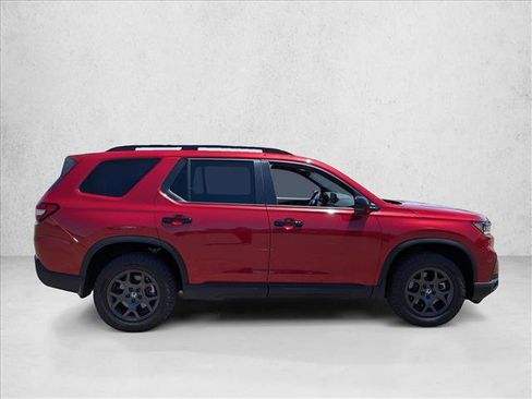 Used 2023 Honda Pilot TrailSport image 4