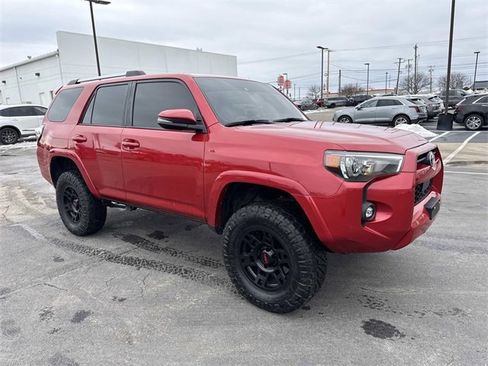 Used 2022 Toyota 4Runner SR5 Premium image 6