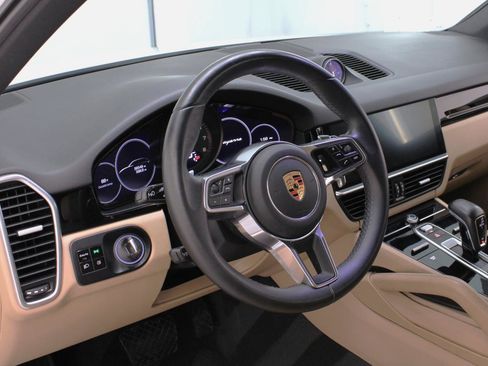 Used 2019 Porsche Cayenne image 32