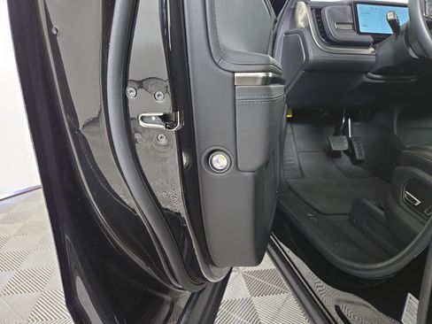 Used 2025 Rivian R1S Adventure AWD/4WD image 32