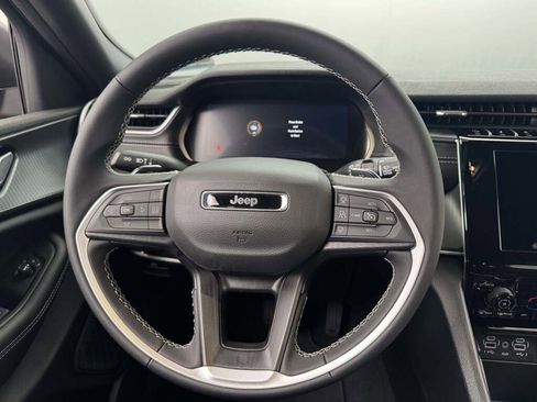 New 2025 Jeep Grand Cherokee L Laredo image 22