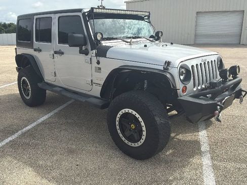 Used 2012 Jeep Wrangler Unlimited Sahara w/ Dual Top Group AWD/4WD image 7