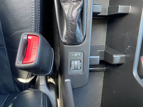 Used 2009 Subaru Forester 2.5X Limited AWD/4WD image 22