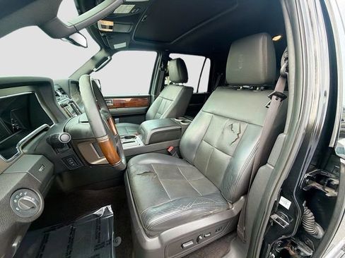 Used 2014 Lincoln Navigator 4WD image 22