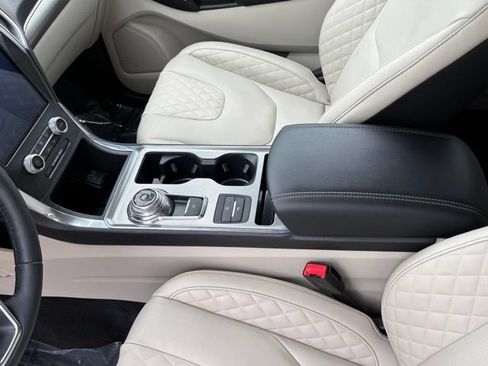 Certified 2024 Ford Edge Titanium AWD/4WD image 19