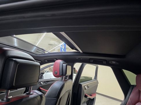 Used 2018 Porsche Macan AWD/4WD image 37