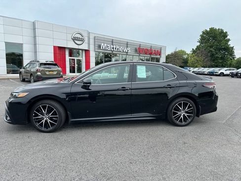 Used 2023 Toyota Camry SE FWD image 2