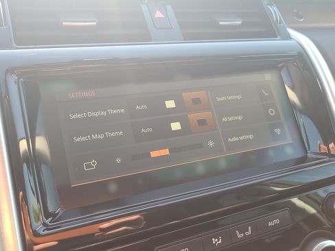 Used 2018 Land Rover Discovery HSE AWD/4WD image 27