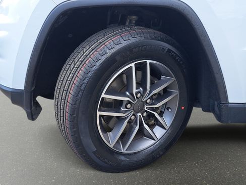Used 2022 Jeep Grand Cherokee Limited AWD/4WD image 32