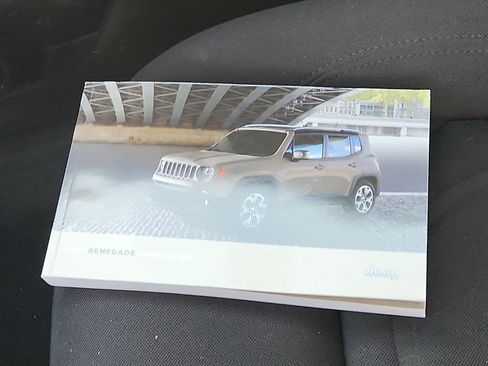 Used 2017 Jeep Renegade Altitude FWD image 25