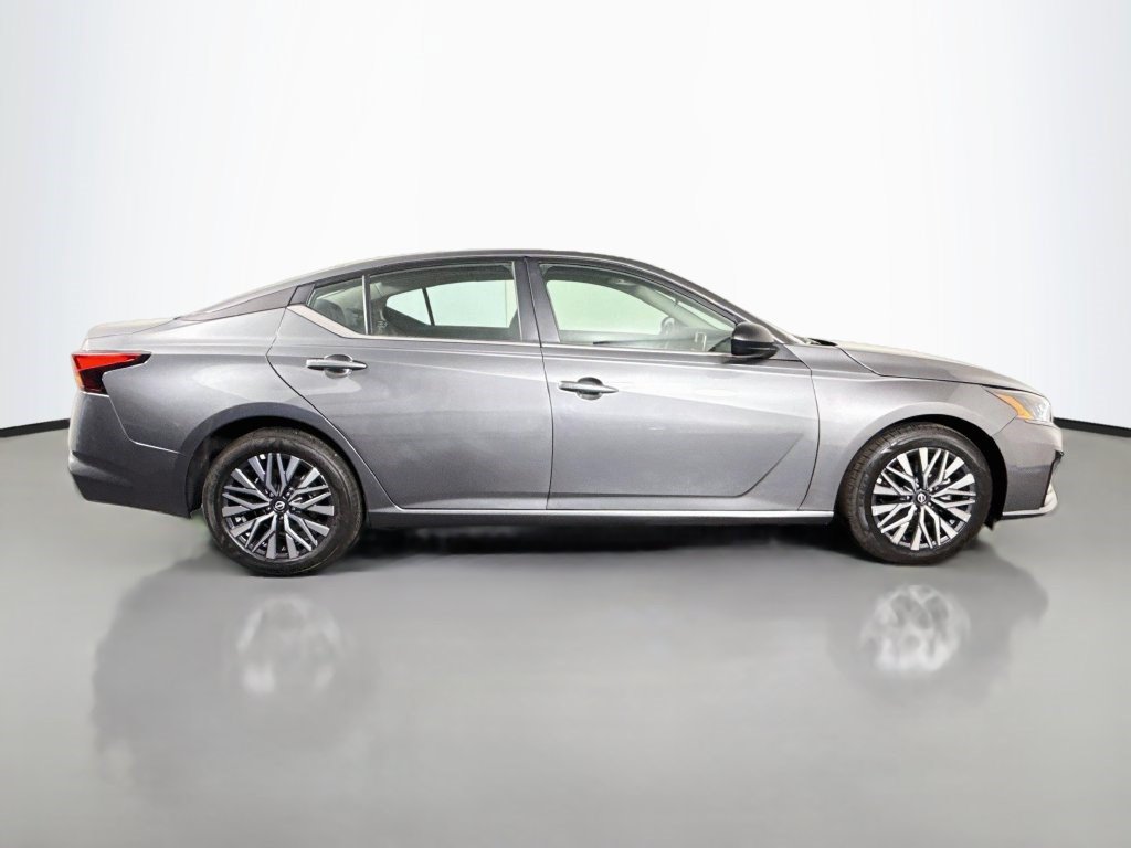 Used 2026 Nissan Altima 2.5 SV FWD image 11