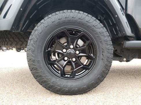 Used 2021 Jeep Gladiator Sport image 10