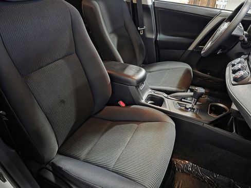 Used 2018 Toyota RAV4 LE image 18