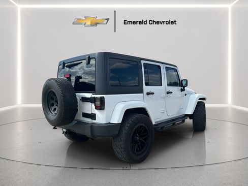 Used 2015 Jeep Wrangler Unlimited Sahara w/ Connectivity Group AWD/4WD image 6