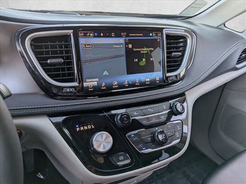 Used 2024 Chrysler Pacifica Select FWD image 22