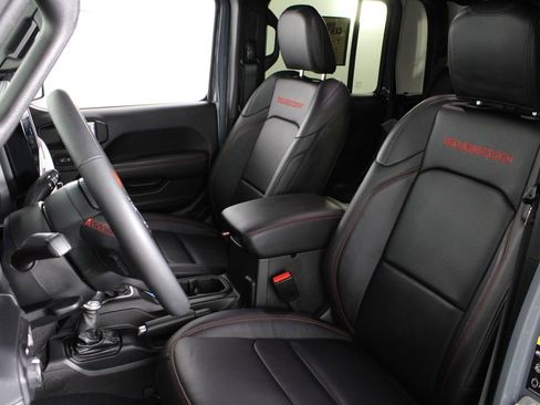 Used 2024 Jeep Gladiator Rubicon w/ Technology Group image 17