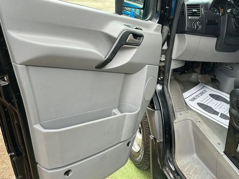 Used 2016 Mercedes-Benz Sprinter 2500 image 20
