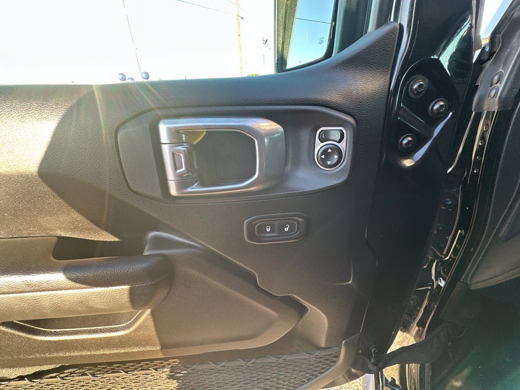 Used 2025 Jeep Gladiator Sport AWD/4WD image 9