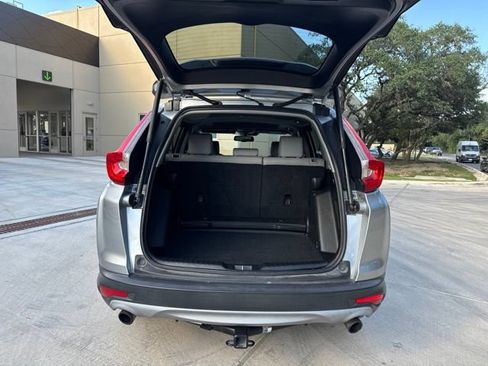 Used 2018 Honda CR-V Touring image 4