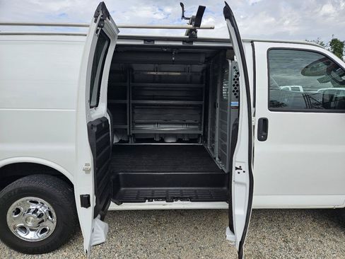 Used 2017 Chevrolet Express 2500 RWD image 24