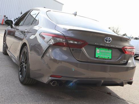 Used 2022 Toyota Camry XSE w/ Cold Weather Package image 3