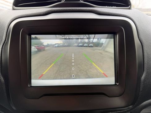 Used 2019 Jeep Renegade Latitude w/ Popular Equipment Group image 14