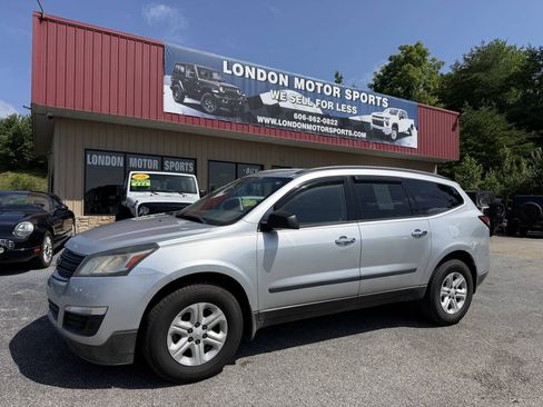 Used 2016 Chevrolet Traverse LS FWD image 1