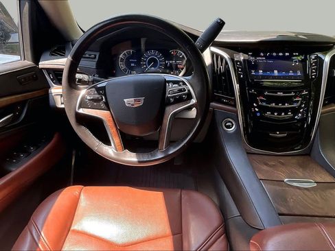 Used 2020 Cadillac Escalade Premium Luxury AWD/4WD image 5