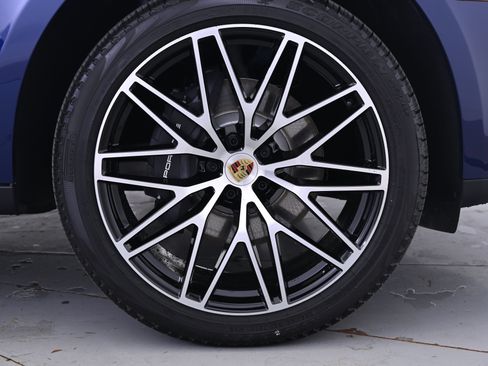 Used 2026 Porsche Macan AWD/4WD image 14