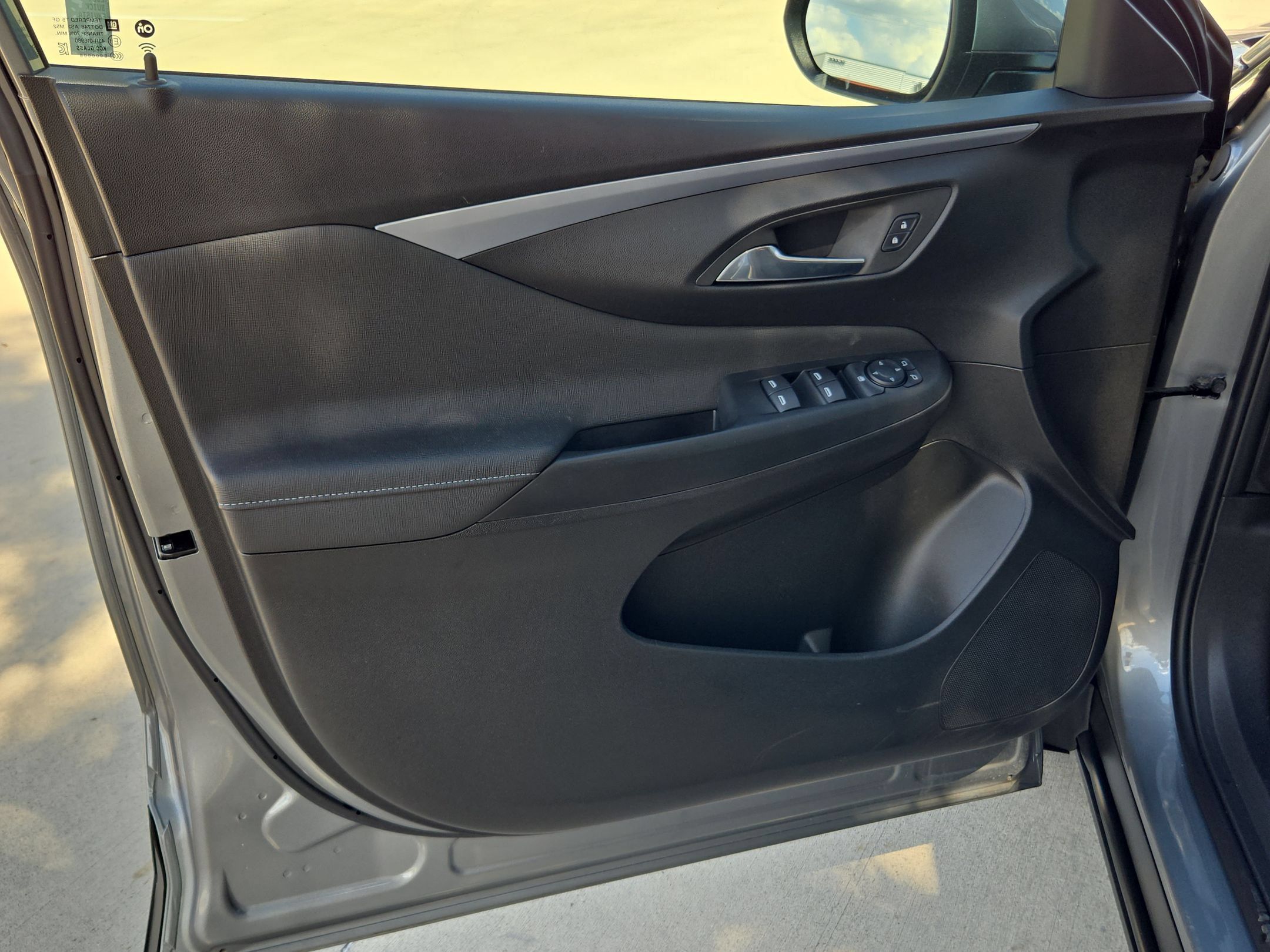 Certified 2024 Buick Envista Preferred w/ Advanced Safety Package FWD image 11