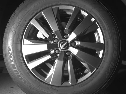 Used 2025 Nissan Pathfinder SV image 15