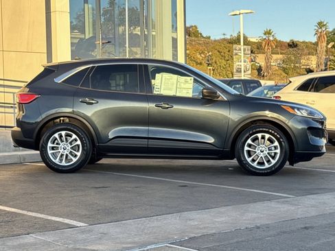 Certified 2022 Ford Escape SE w/ Convenience Package image 2