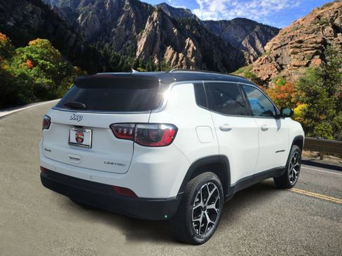 Used 2025 Jeep Compass Limited AWD/4WD image 3