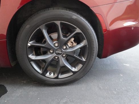 Used 2022 Chrysler Pacifica Limited w/ S Appearance Package FWD image 36