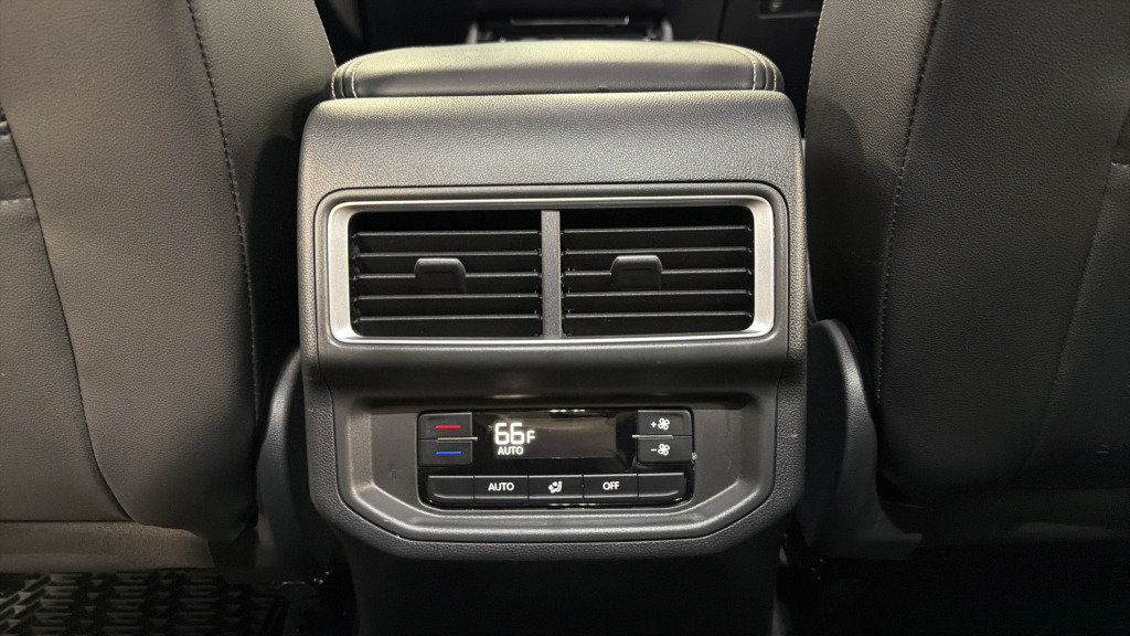 Used 2024 Volkswagen Atlas SE FWD image 35