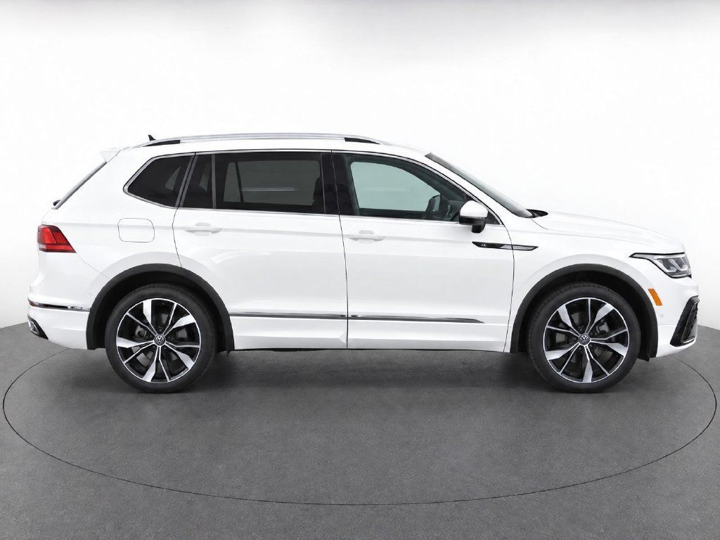 Certified 2024 Volkswagen Tiguan SEL R-Line AWD/4WD image 6