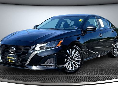 Used 2024 Nissan Altima 2.5 SV FWD image 3