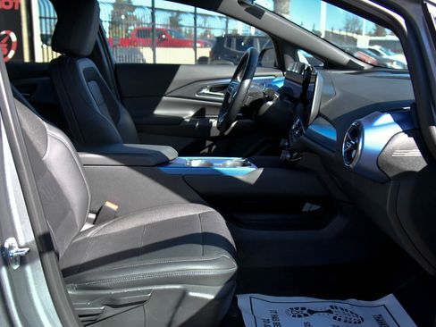 Used 2025 Chevrolet Equinox EV LT w/ Convenience Package image 55