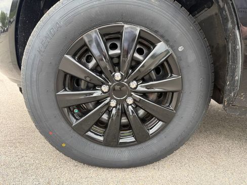 Used 2015 Nissan Rogue S AWD/4WD image 31