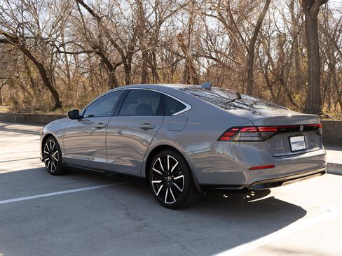 Used 2024 Honda Accord Touring image 7