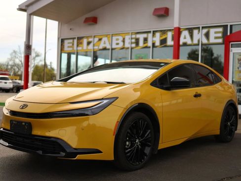 Used 2026 Toyota Prius image 1