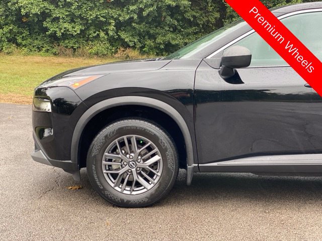 Used 2023 Nissan Rogue S AWD/4WD image 10
