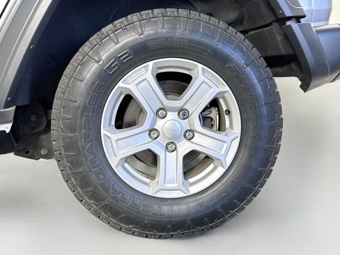 Used 2018 Jeep Wrangler Unlimited Sport S AWD/4WD image 30