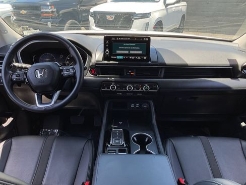 Used 2025 Honda Pilot Touring image 15