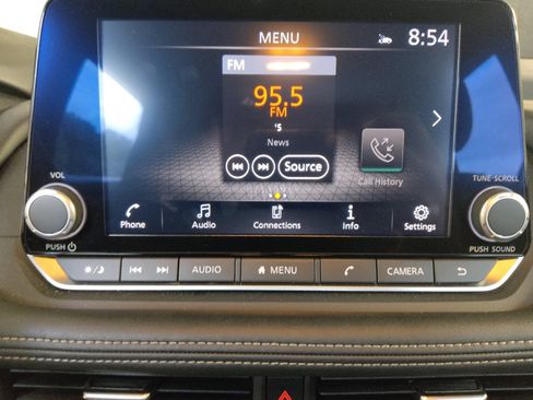 Used 2025 Nissan Rogue SV AWD/4WD image 25