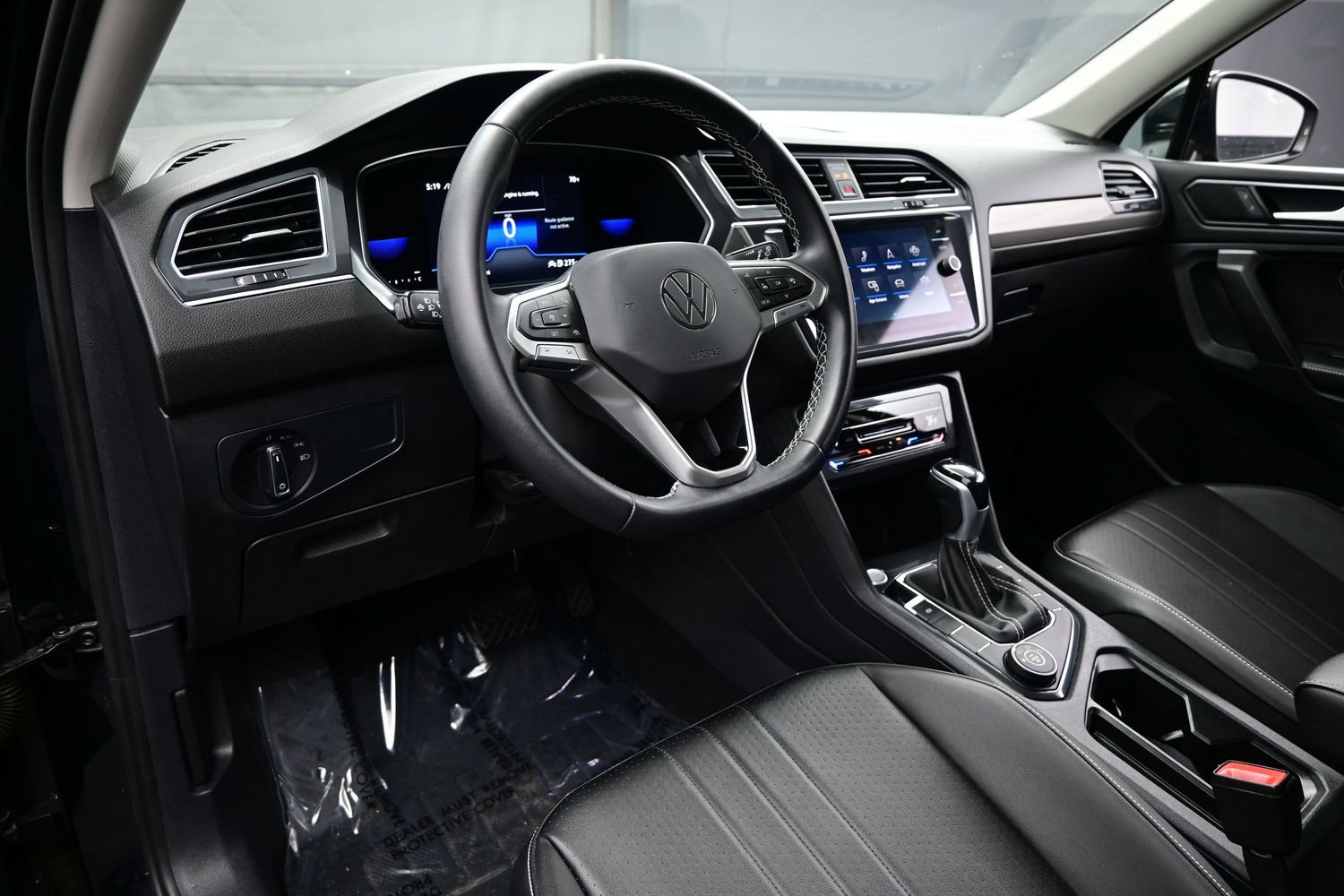 Used 2022 Volkswagen Tiguan SE AWD/4WD image 13
