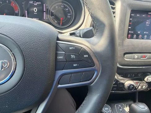 Used 2019 Jeep Cherokee Latitude Plus AWD/4WD image 20